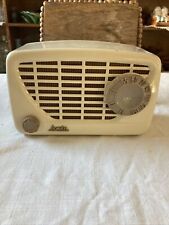Arvin Metal Case Model 842T Tube AM Radio picture