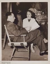 Unknow Actress + Film Director (1955) ❤ Behind Scene Vintage Photo K 384 picture