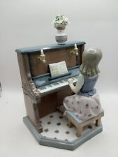 Lladro Girl Playing Piano #5462 D-19C Figurine Statue picture