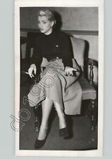VICKI EVANS @ LAWYERs Office After MARIJUANA Arrest w R MITCHUM 1949 Press Photo picture