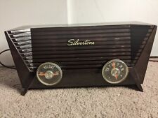 Silvertone Tube Radio Model 9002 AM  1950s Sears Roebuck &Co. Brown plastic picture