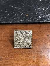 GLENMORANGIE SCOTCH WHISKEY SIGNET LAPEL PIN   RARE IMPOSSIBLE TO FIND BRAND NEW picture