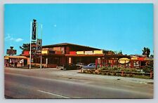 Motel de Ville COLORADO SPRINGS CO Classic Cars VINTAGE Postcard picture