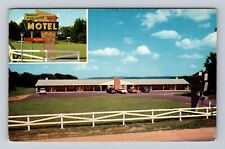 Baraboo WI-Wisconsin, Douglass Highlander Motel Vintage c1971 Souvenir Postcard picture