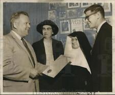 1958 Press Photo M.L. Falk & others receive 