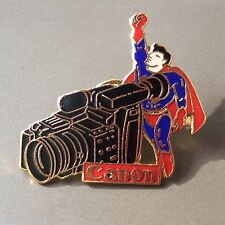 Pin's Folies *** Canon Camera enamel Superman heroes picture