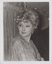 HOLLYWOOD BEAUTY LUCILLE BALL STYLISH POSE STUNNING PORTRAIT 1960s Photo C37 picture