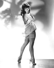 ACTRESS JULIE GIBSON PIN UP - 8X10 PUBLICITY PHOTO (CC687) picture