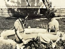 XE Photograph Two Beautiful Women Sitting Pretty 1940's Profiles picture