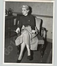 VICKI EVANS Law Office After MARIJUANA Arrest w R MITCHUM 1949 Press Photo picture