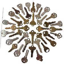 38 Vtg Old Flat House Keys In A Variety Of Cuts Approx 1.75