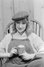 Helen Mirren seated in her country Windsor chair 1977 Old Photo 1 picture