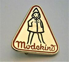H769:) Vintage enamel Modekind Kids Children’s clothes fashion badge lapel pin picture