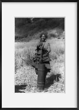 Photo: Batang Stamm, Tibetan using butter churn, c1932, Tibet, Expedition, Ernes picture