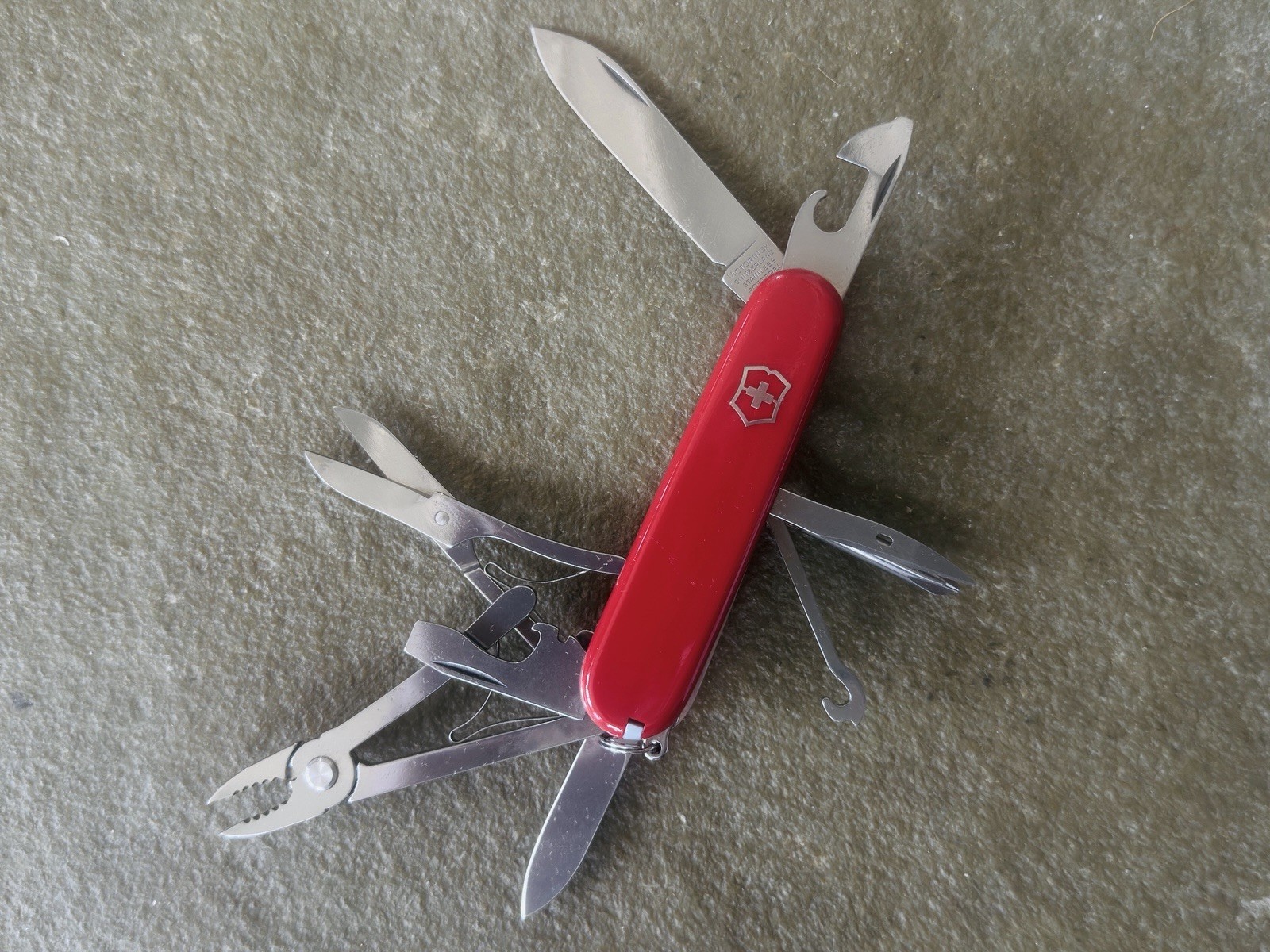 New Vintage 1991 Victorinox Tinker Delux Swiss Army Knife Red 91mm Pliers Mint