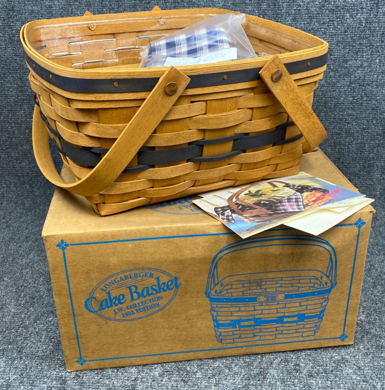 Longaberger 1992 JW Collection Cake Basket w/Riser, Liner, Protector, & Box New Longaberger 1992 JW Collection Cake Basket w/Riser, Liner, Protector, & Box New