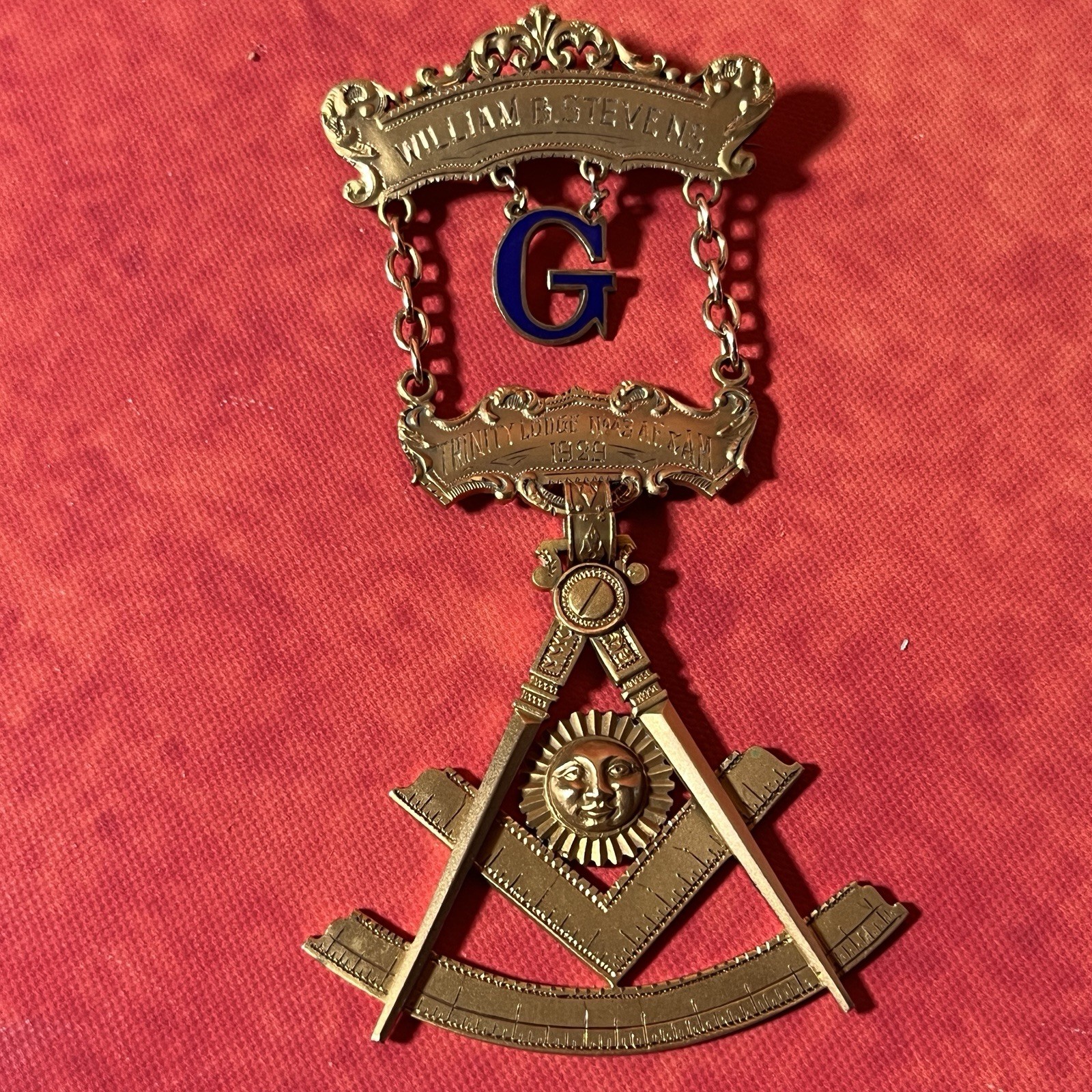 Antique 9K Gold Masonic Past Master Jewel