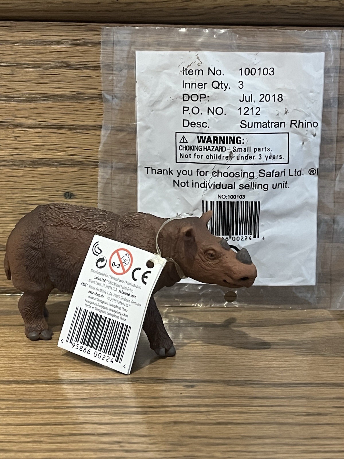 Sumatran rhinoceros by Safari Ltd retired figure 100103 NEW Rhino Animal Sumatran rhinoceros by Safari Ltd retired figure 100103 NEW Rhino Animal
