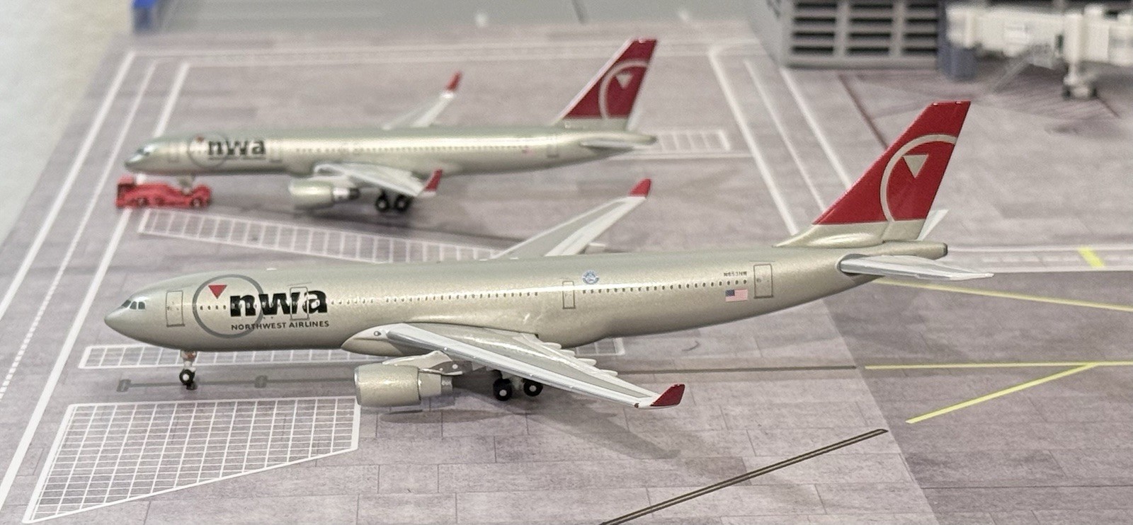 Northwest Airlines Gemini Jets Airbus A330-200 Last Color Diecast Model 1:400 Northwest Airlines Gemini Jets Airbus A330-200 Last Color Diecast Model 1:400