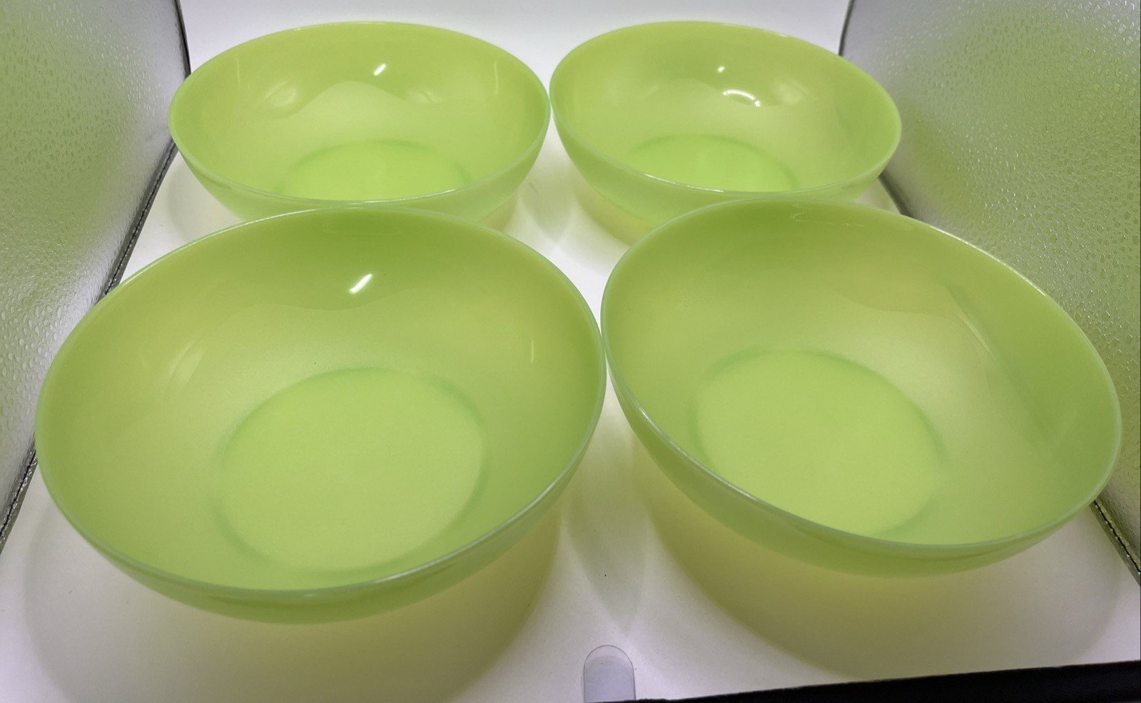New Beautiful Tupperware Open House Salad Bowls 700ml/24oz Bright Green New Beautiful Tupperware Open House Salad Bowls 700ml/24oz Bright Green