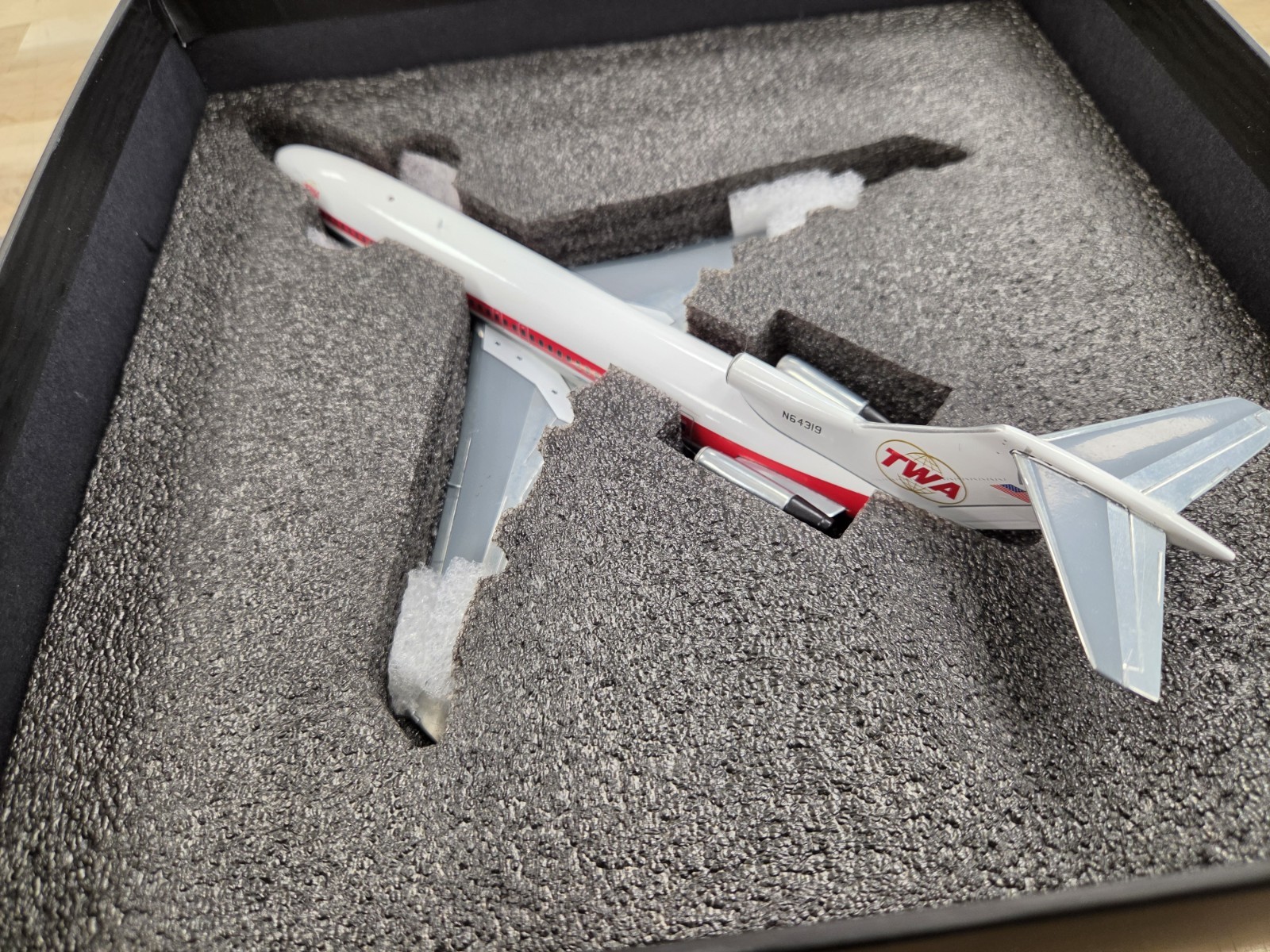 Gemini 200 Boeing 727-200 TWA Item No. G2TWA100. Great Condition. N64319 Gemini 200 Boeing 727-200 TWA Item No. G2TWA100. Great Condition. N64319