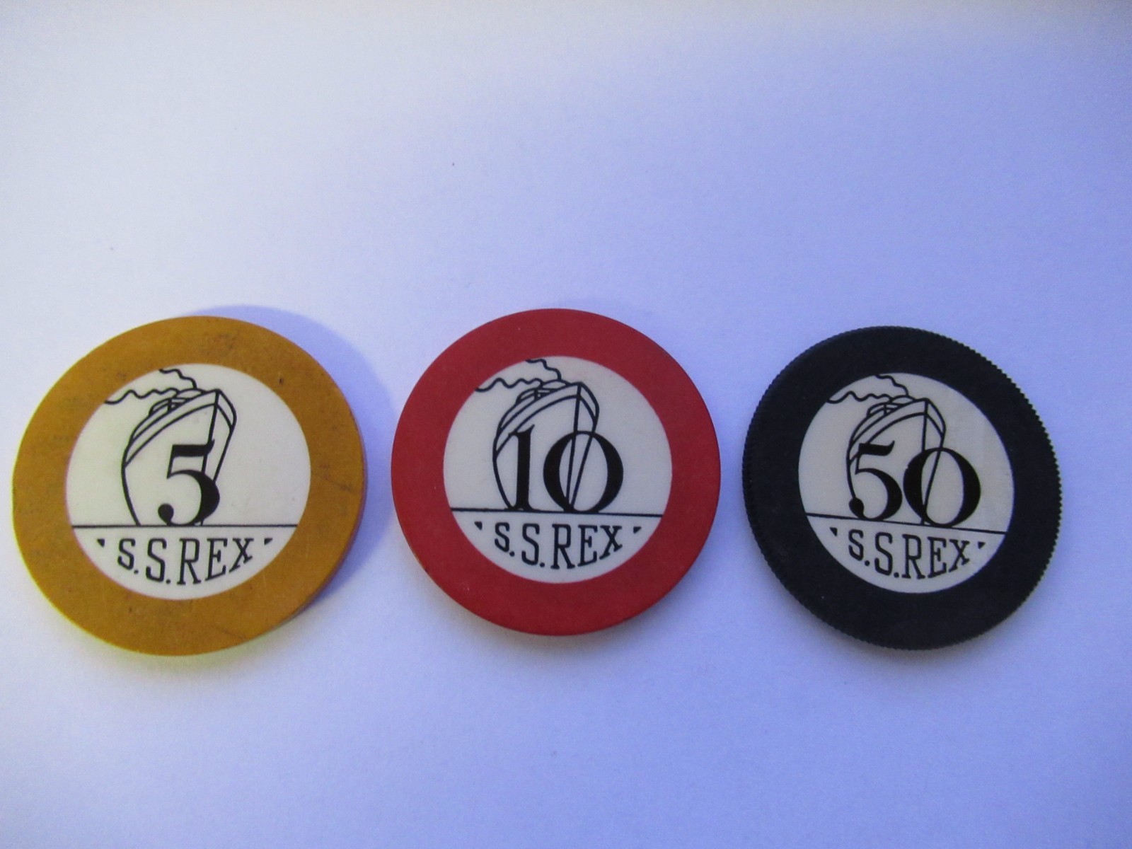 RARE VINTAGE 1938 LOT OF 3 S.S. REX CREST & SEAL POKER CHIPS * 