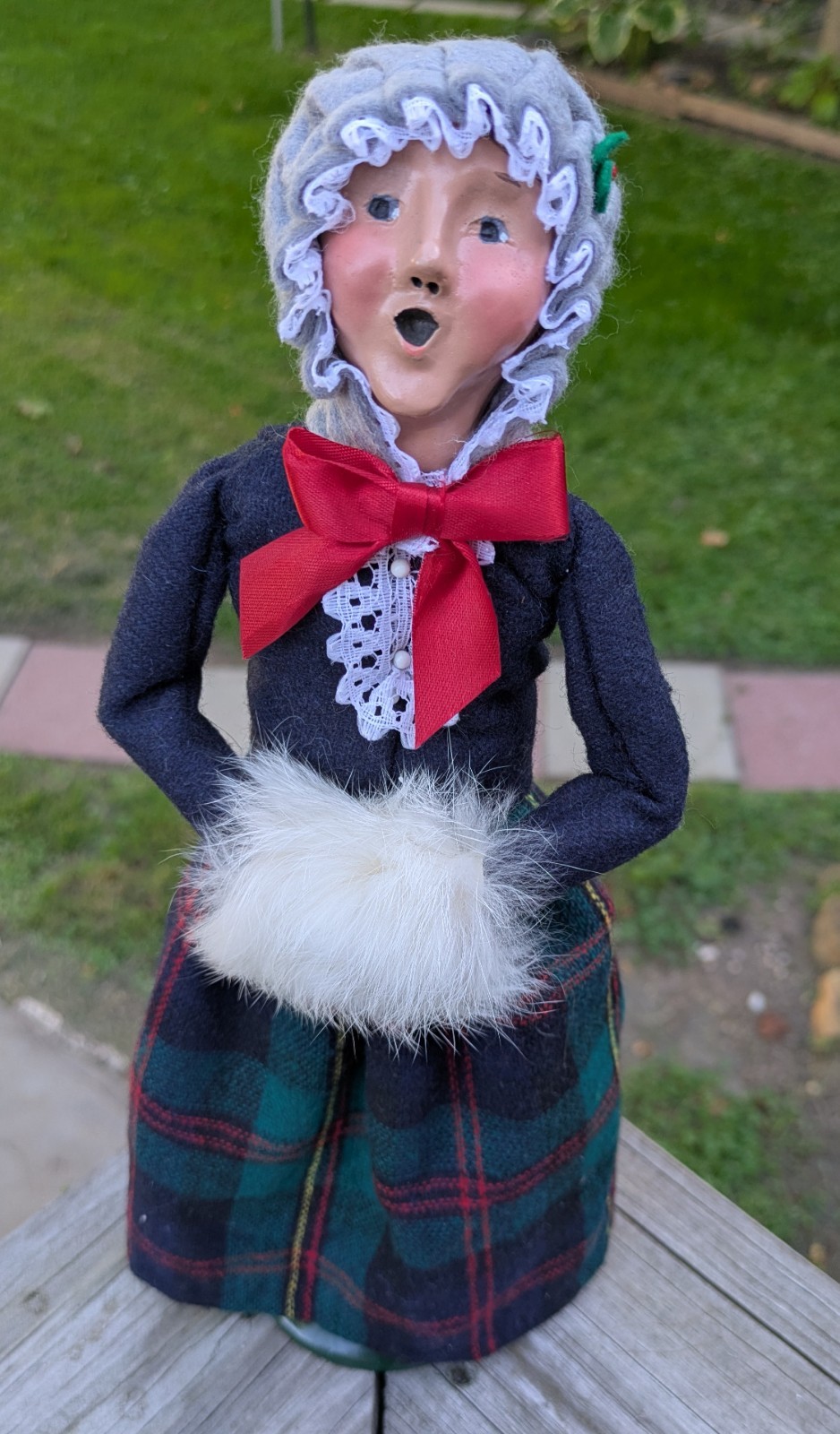 Byers Choice 1991 Woman Caroler with Fine Plaid Skirt Carrying Muff Byers Choice 1991 Woman Caroler with Fine Plaid Skirt Carrying Muff