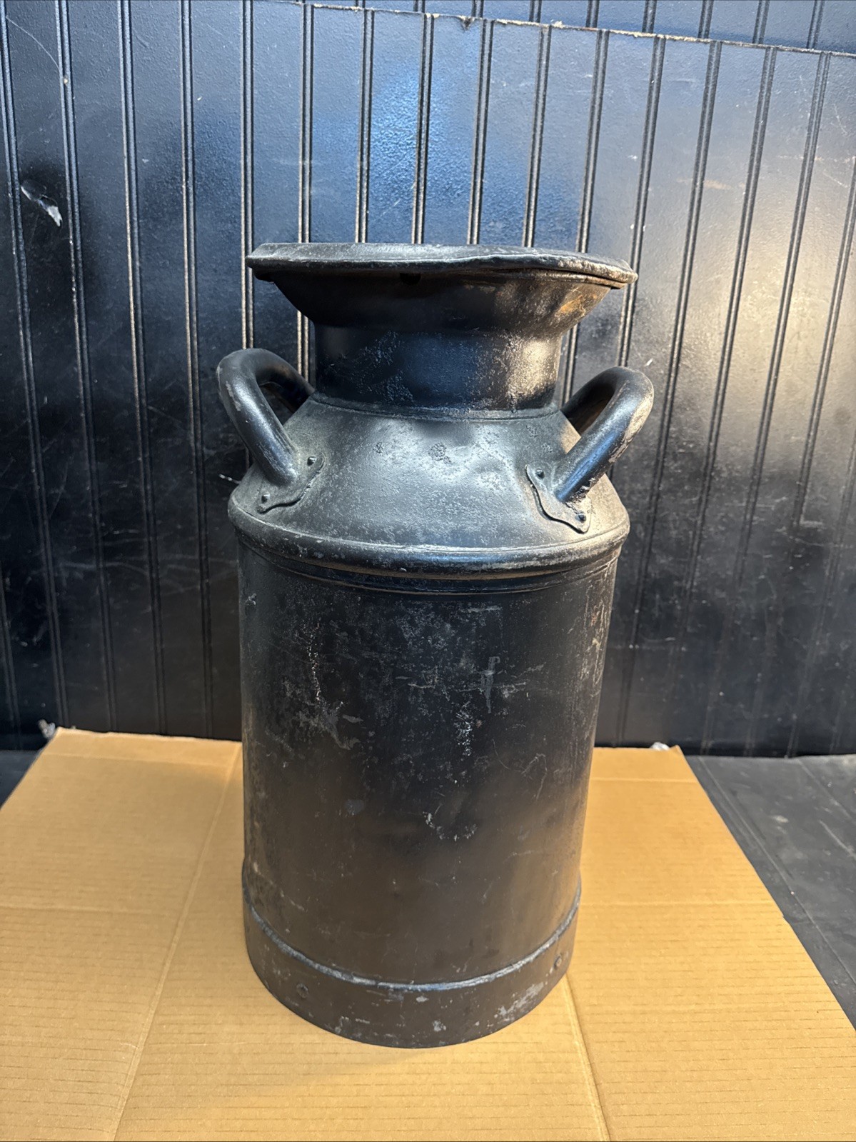 antique steel milk can 7 Gallon 20”x 10” antique steel milk can 7 Gallon 20”x 10”