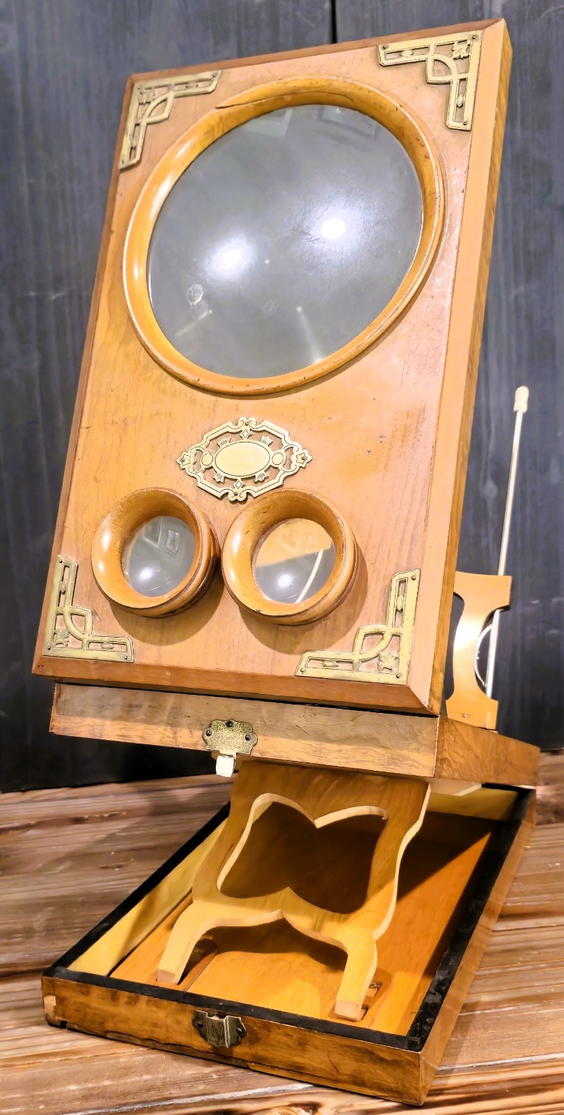 Antique Graphoscope Stereoscope Viewer – 19th‑Century Wooden Optical Device Antique Graphoscope Stereoscope Viewer – 19th‑Century Wooden Optical Device