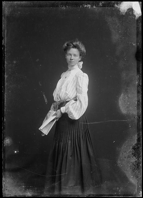 Photo:Unidentified Woman Portrait Victorian Era Studio Photo