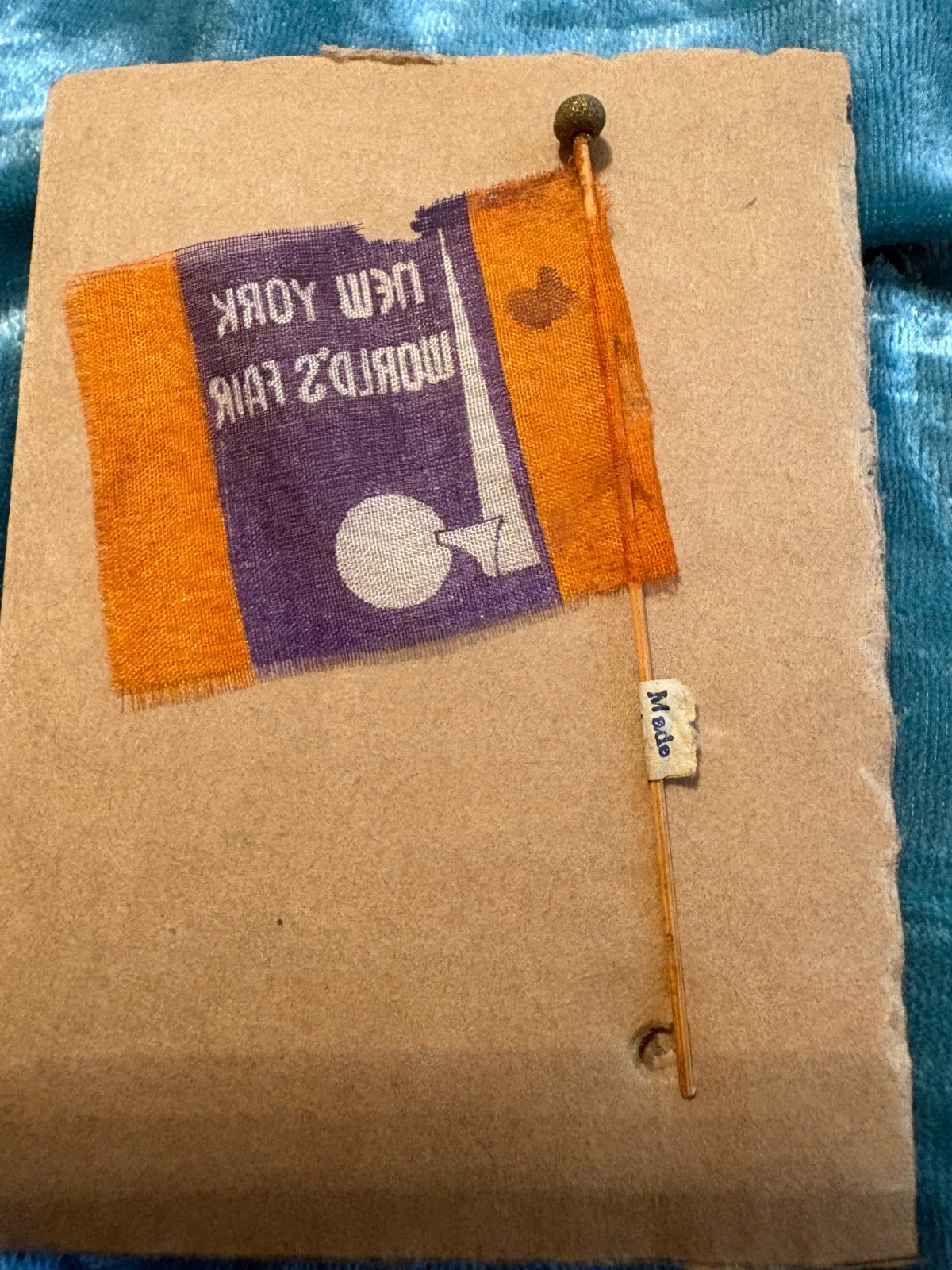 VINTAGE 1939 NY WORLD'S FAIR Very Small FLAG ON WOODEN Stick - RARE VINTAGE 1939 NY WORLD'S FAIR Very Small FLAG ON WOODEN Stick - RARE