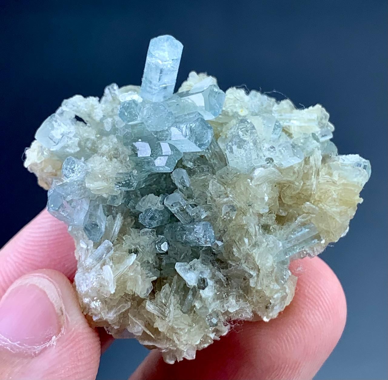 65 Carat Bunch Of Aquamarine Crystal Specimen From Pakistan 65 Carat Bunch Of Aquamarine Crystal Specimen From Pakistan
