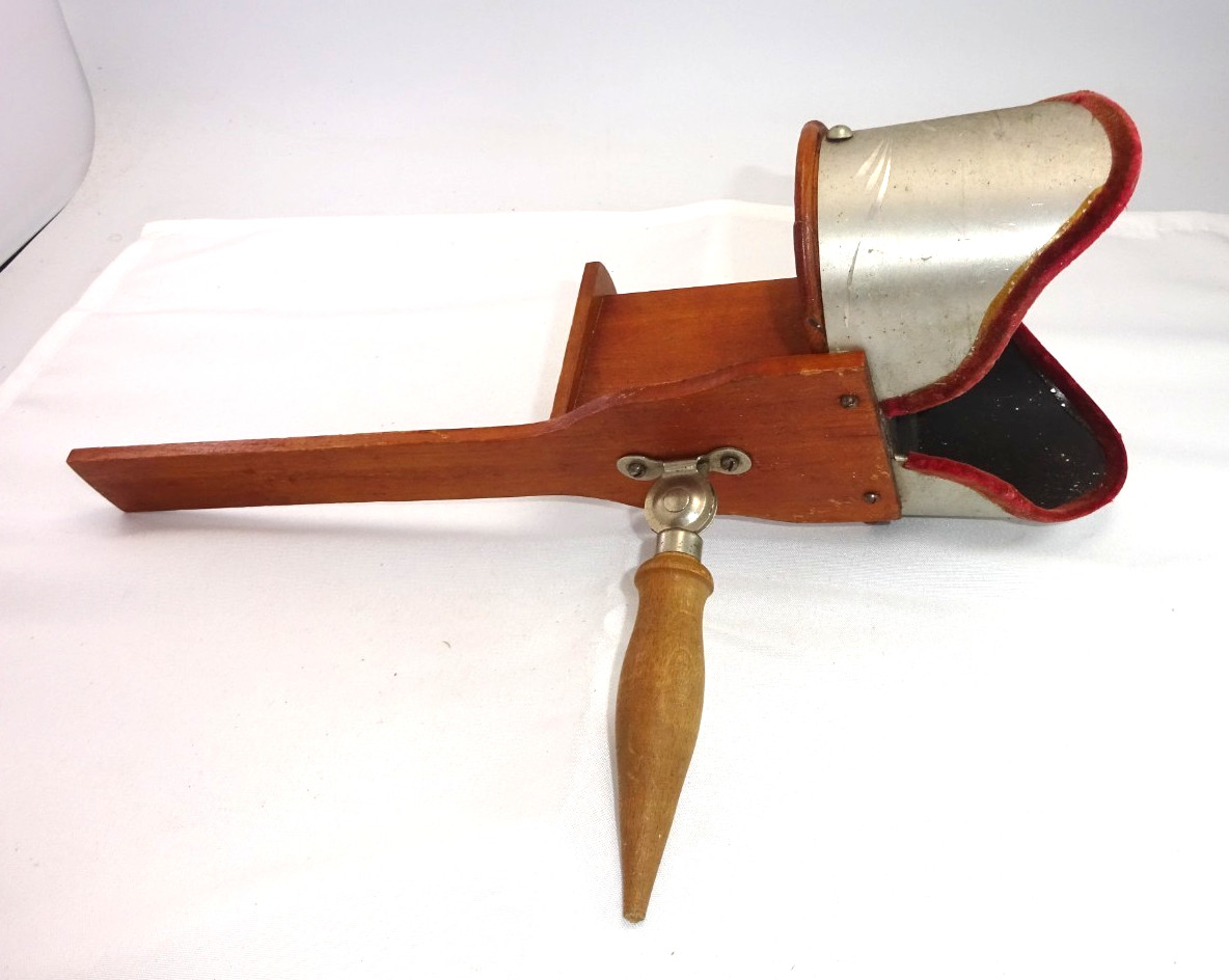OLD STEREOVIEW 3D HANDHELD VIEWER PAT\'D JULY 28, 1903 WOODEN BODY ALUMINUM HOOD OLD STEREOVIEW 3D HANDHELD VIEWER PAT\'D JULY 28, 1903 WOODEN BODY ALUMINUM HOOD