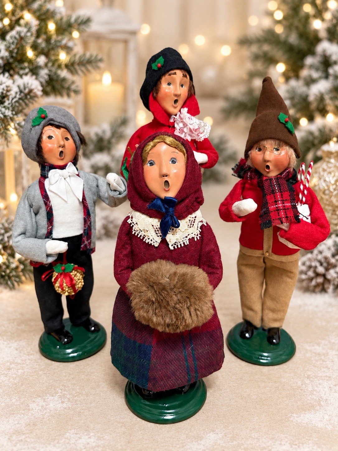 Vintage Byers Choice The Carolers Christmas Figurines Set of 4 . Collection EUC