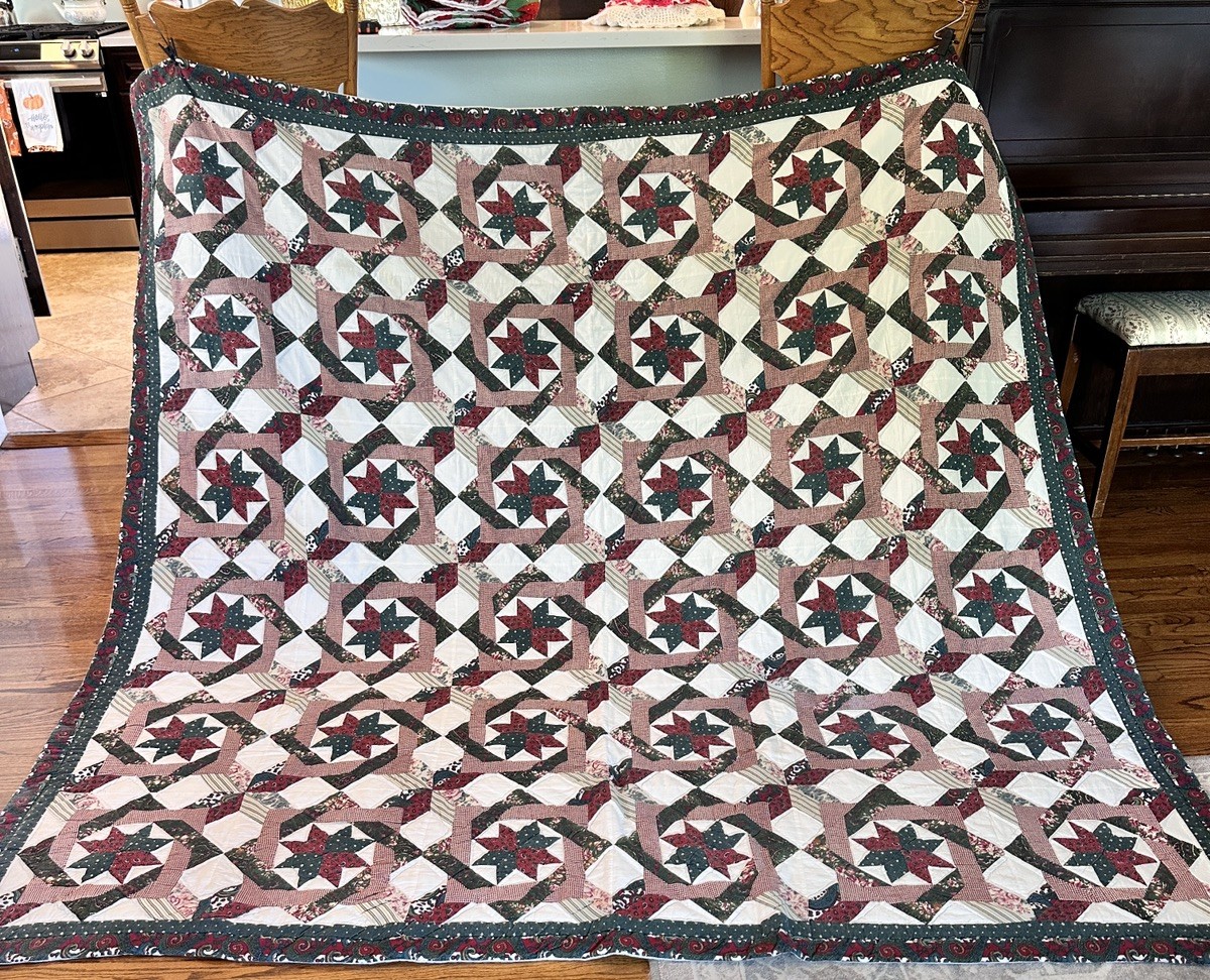 Vintage Full Hand Stitched Christmas Eight Point Star Quilt 80x82 