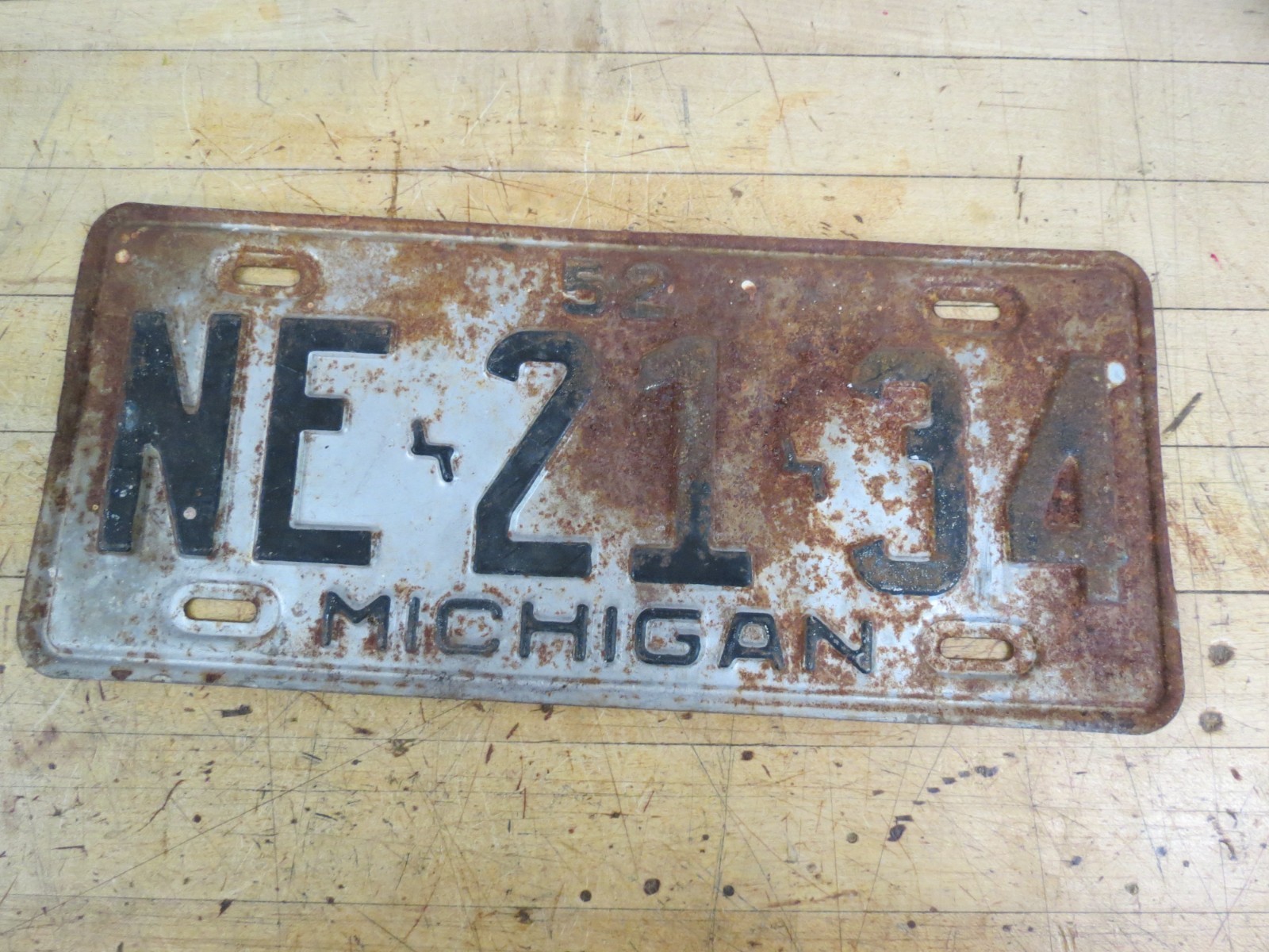 VINTAGE 1952 MICHIGAN LICENSE PLATE VINTAGE 1952 MICHIGAN LICENSE PLATE