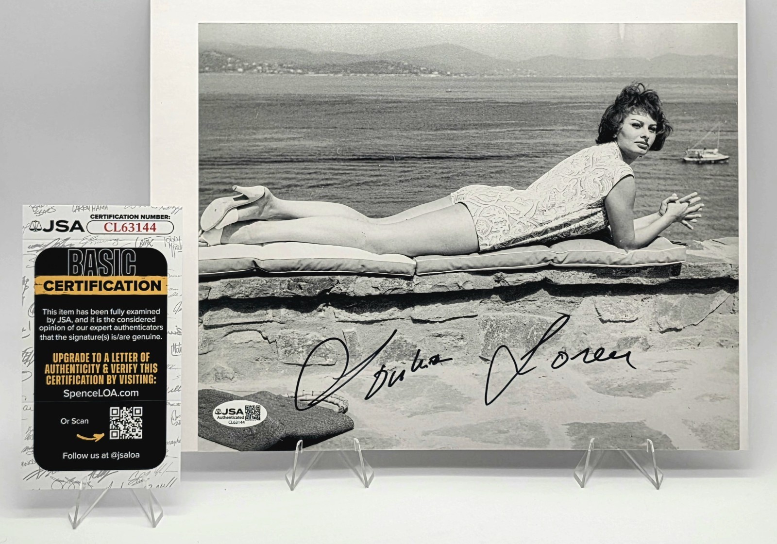 Sophia Loren Signed 8x10 Photo Sexy Glamour Actress Autographed JSA COA