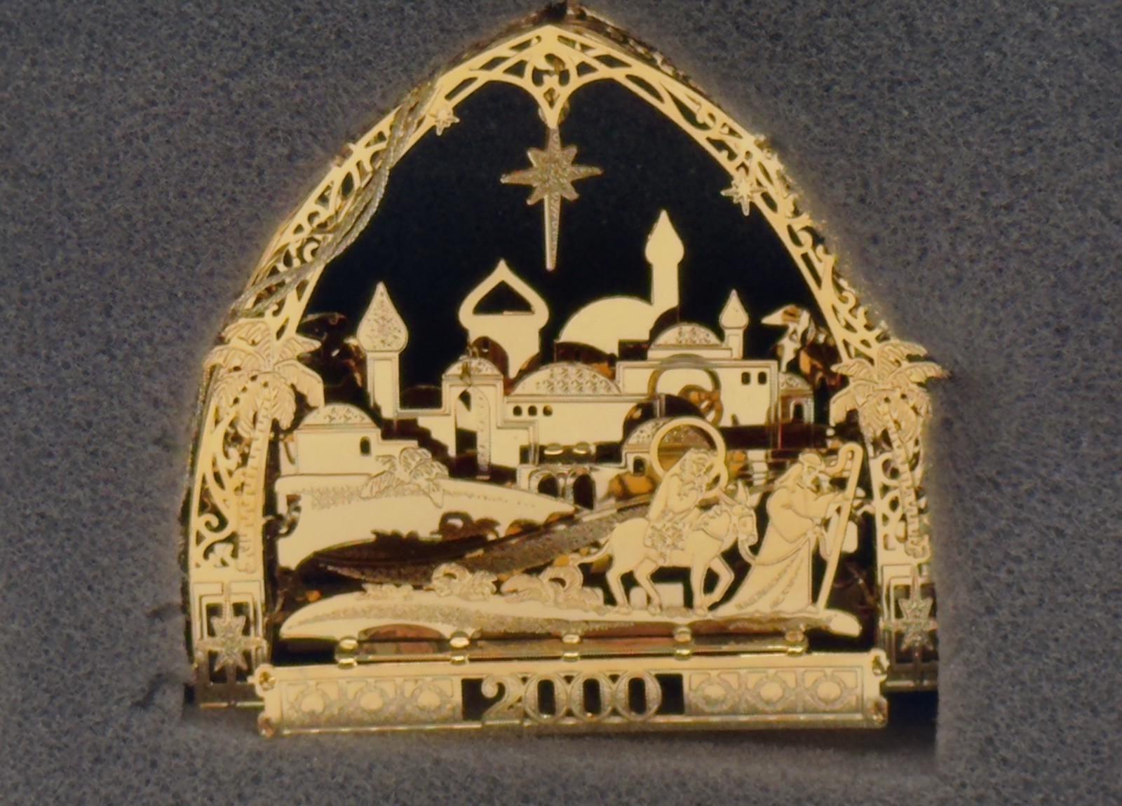Stunning Vintage 2000 Danbury Mint 23K Gold Christmas Ornament “Bethlehem” Stunning Vintage 2000 Danbury Mint 23K Gold Christmas Ornament “Bethlehem”