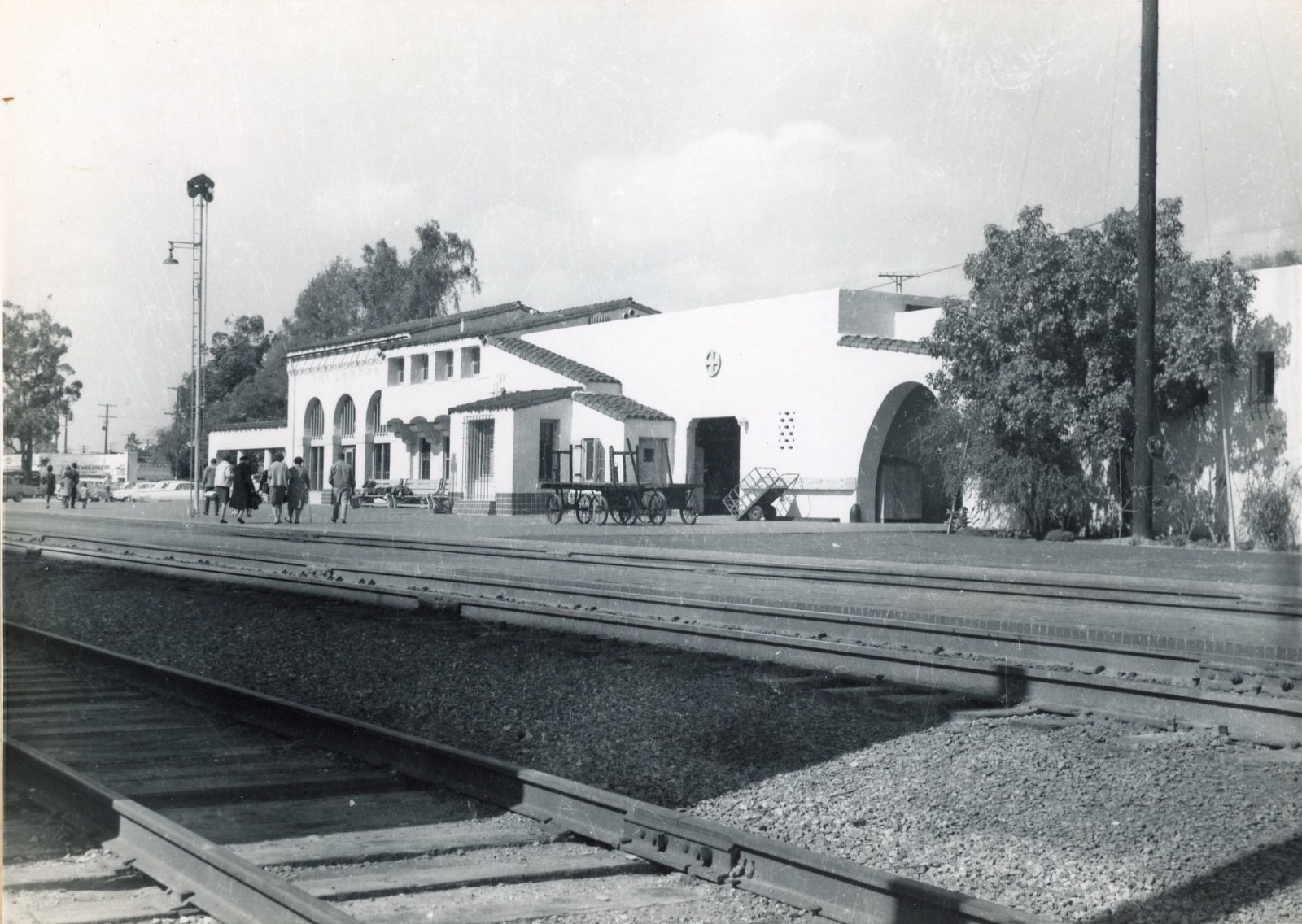 VINTAGE B&W RAILROAD PHOTO AT&SF SANTA FE RAILWAY depot Fullerton CALIFORNIA \'66 VINTAGE B&W RAILROAD PHOTO AT&SF SANTA FE RAILWAY depot Fullerton CALIFORNIA \'66