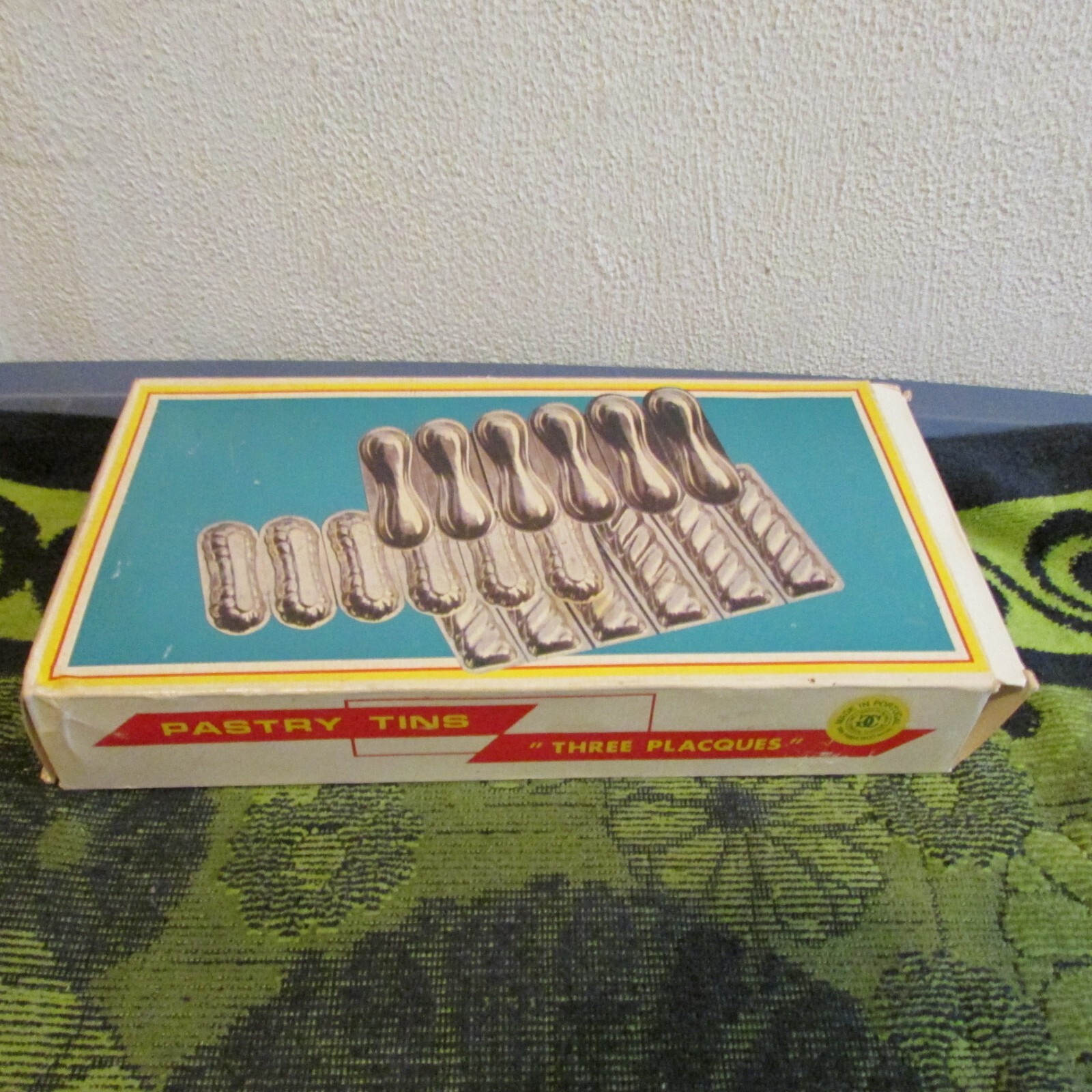 Good Vintage 3 Pack, Three Placques, Williams-Sonoma Pastry Tins