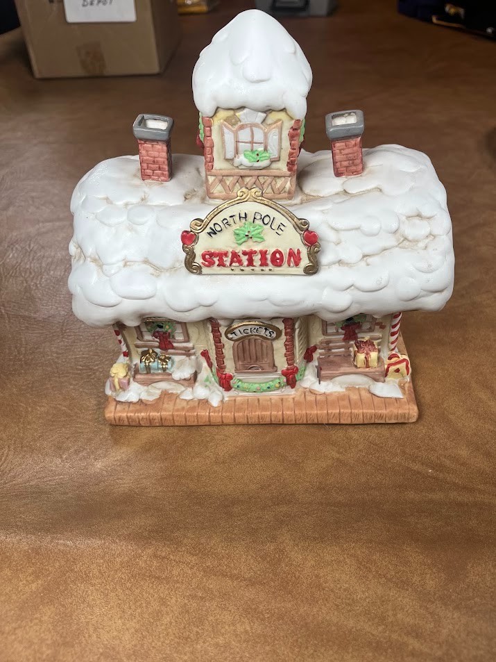 Enesco The North Pole Village Elves Musical The Station 424331 Enesco The North Pole Village Elves Musical The Station 424331