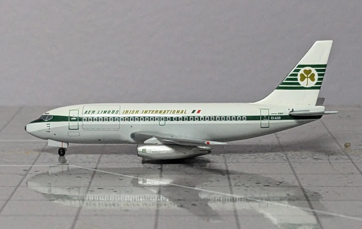 Aeroclassics ACEIASD Aer Lingus 737-200 EI-ADS Diecast 1/400 Jet Model Airplane