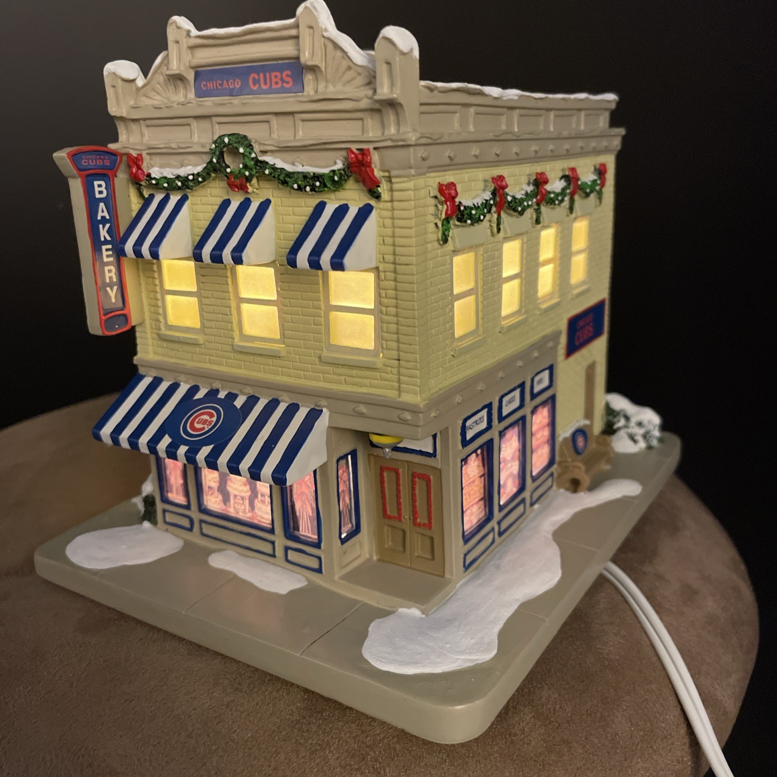 Hawthorne Village Chicago Cubs Bakery 2006 Christmas Village Lighted COA MLB Hawthorne Village Chicago Cubs Bakery 2006 Christmas Village Lighted COA MLB