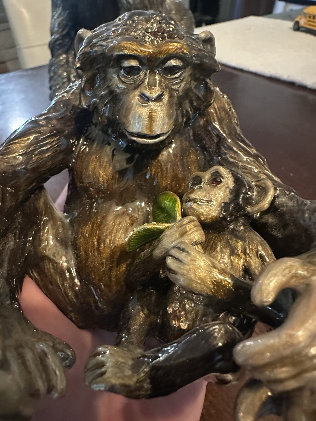 Jay Strong water Mom And Baby Monkey Jay Strong water Mom And Baby Monkey