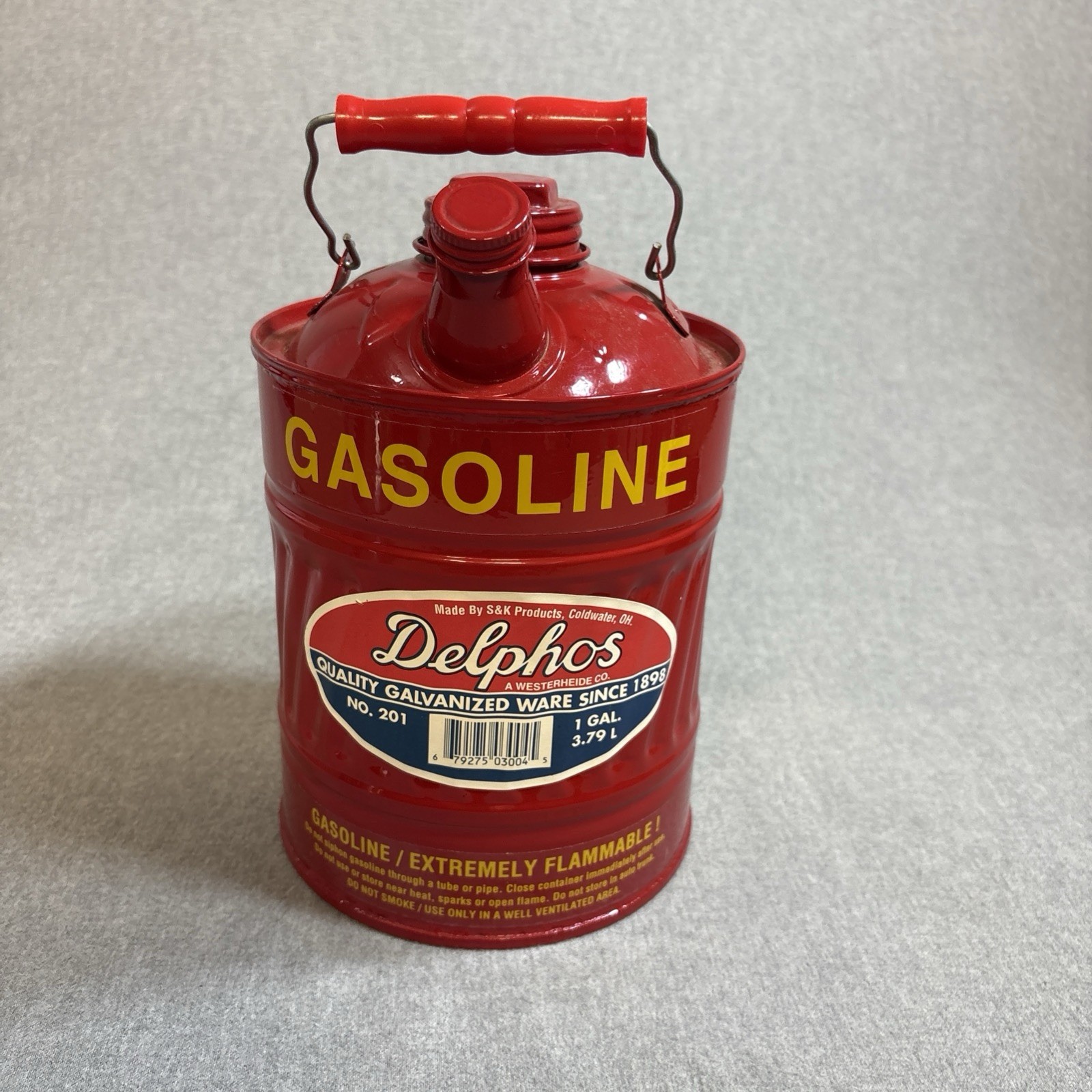 Vintage DELPHOS 1 One Gallon GASOLINE CAN GAS & OIL with Original Label OLD Vintage DELPHOS 1 One Gallon GASOLINE CAN GAS & OIL with Original Label OLD