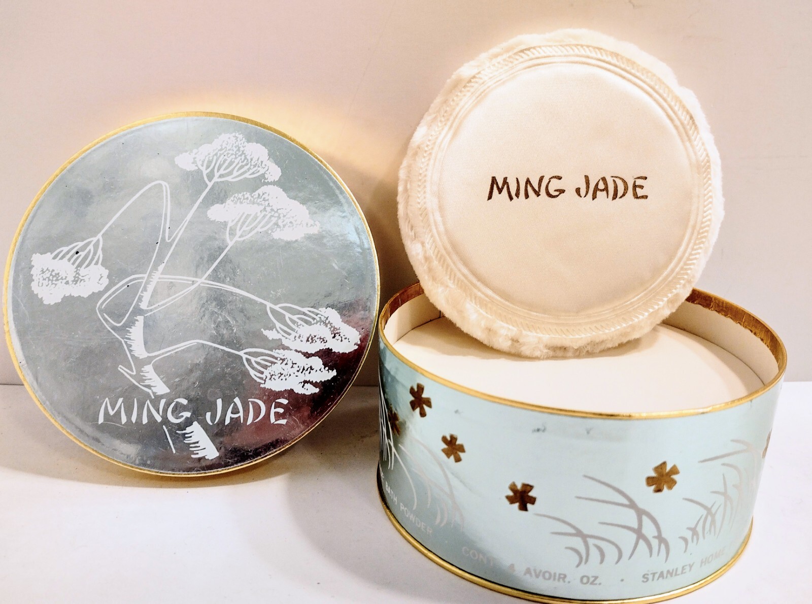 Vintage NOS Ming Jade Dusting Powder Stanley Home Products 3 x 4.5 x 4.75 Vintage NOS Ming Jade Dusting Powder Stanley Home Products 3 x 4.5 x 4.75