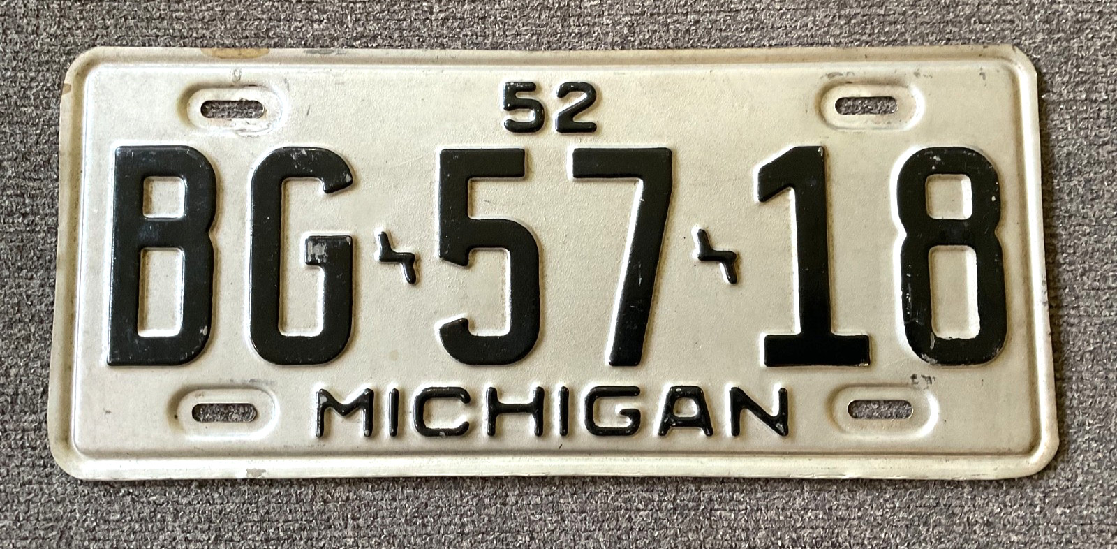 RARE 1952 BG MICHIGAN LICENSE PLATE ORIGINAL PAINT CHEVY FORD DODGE ETC NICE 