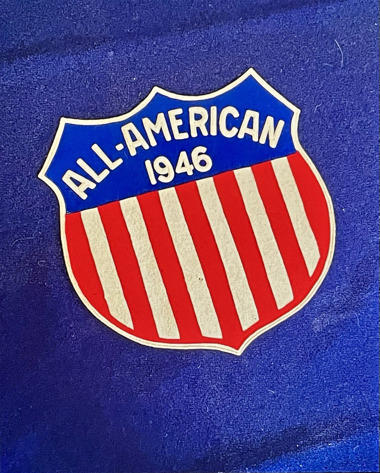 1946 ALL-AMERICAN COLLEGE FOOTBALL TEAM SHIELD WOOL STADIUM BLANKET 5' X 6.5'