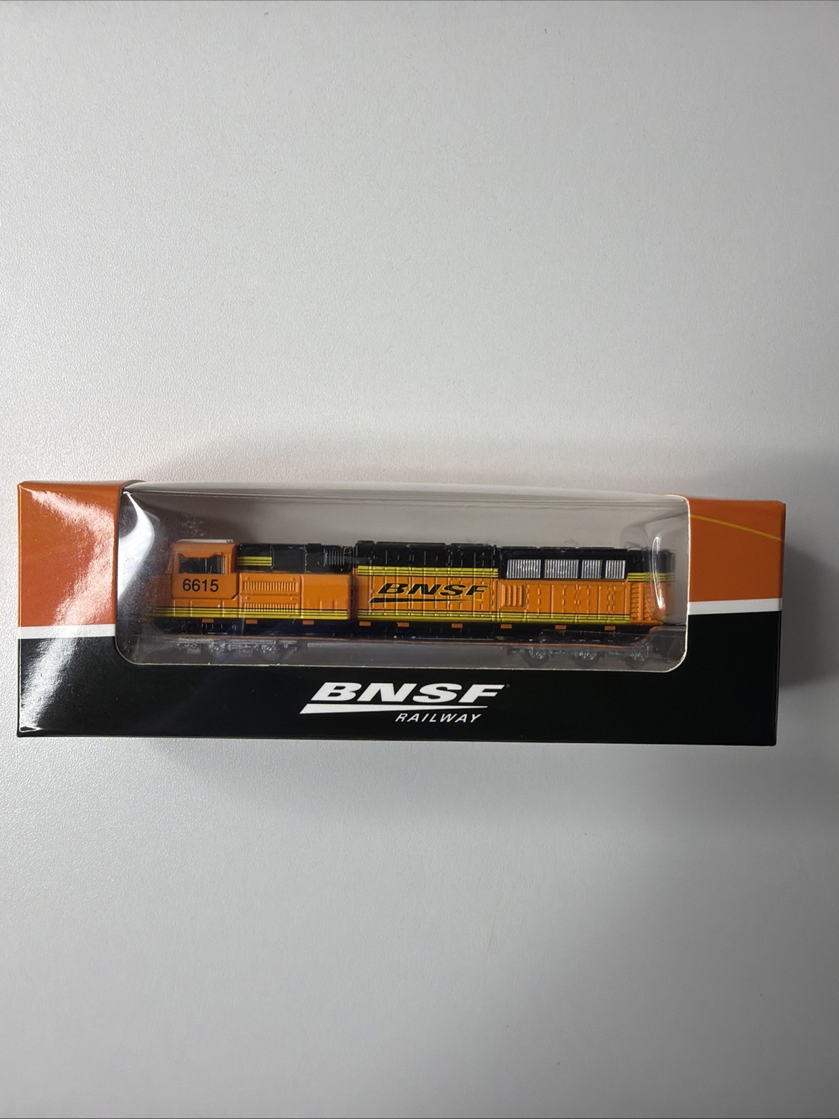Diecast Masters BNSF Railway EMD SD70 Locomotive 1:180 Scale Train