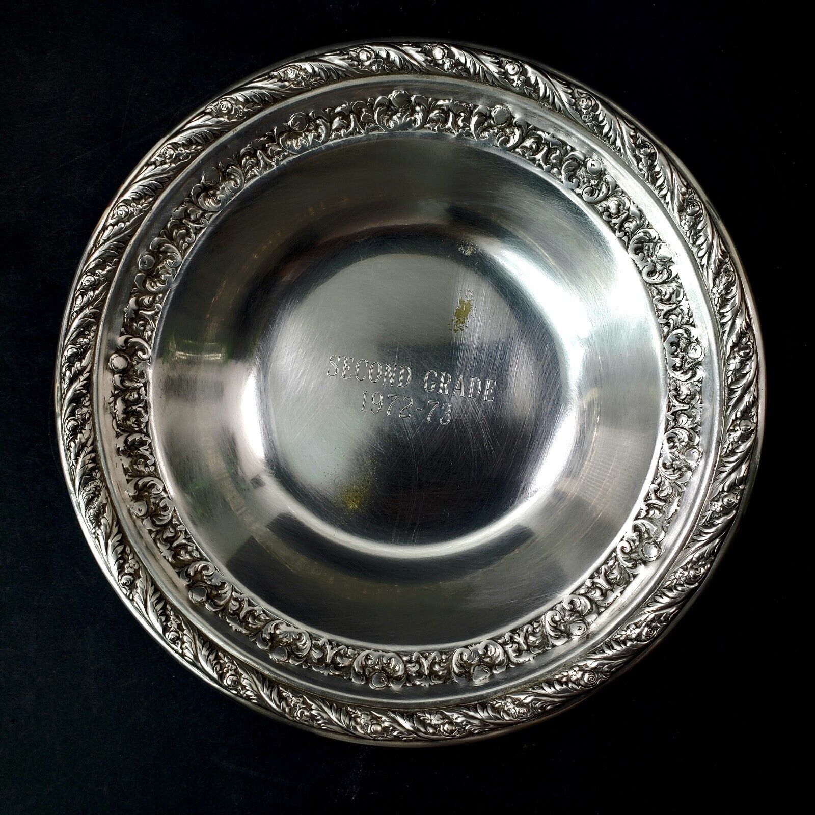 Vintage Wallace Silver Plate  ornately embossed pattern interconnected Mint Cond